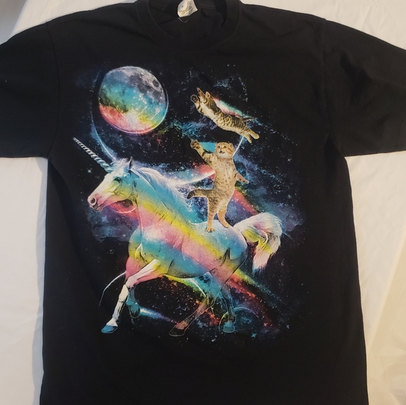 Unicorn and cat graphic tee - Picture 2 of 3